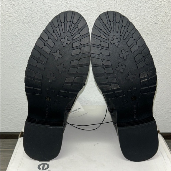 Liz Claiborne Reina Women's Black Lace-Up Boots - Picture 5 of 5